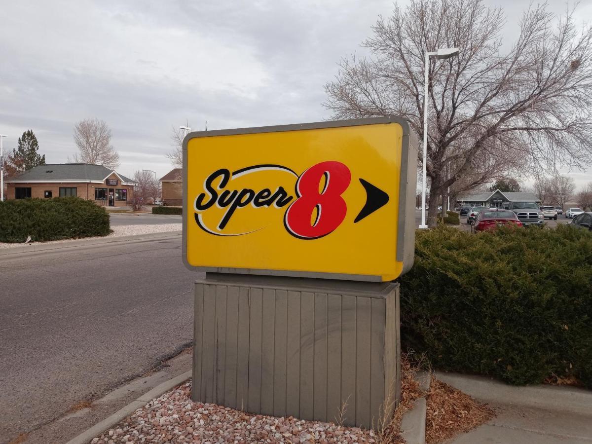 Super 8 By Wyndham Windsor Hotel Bagian luar foto