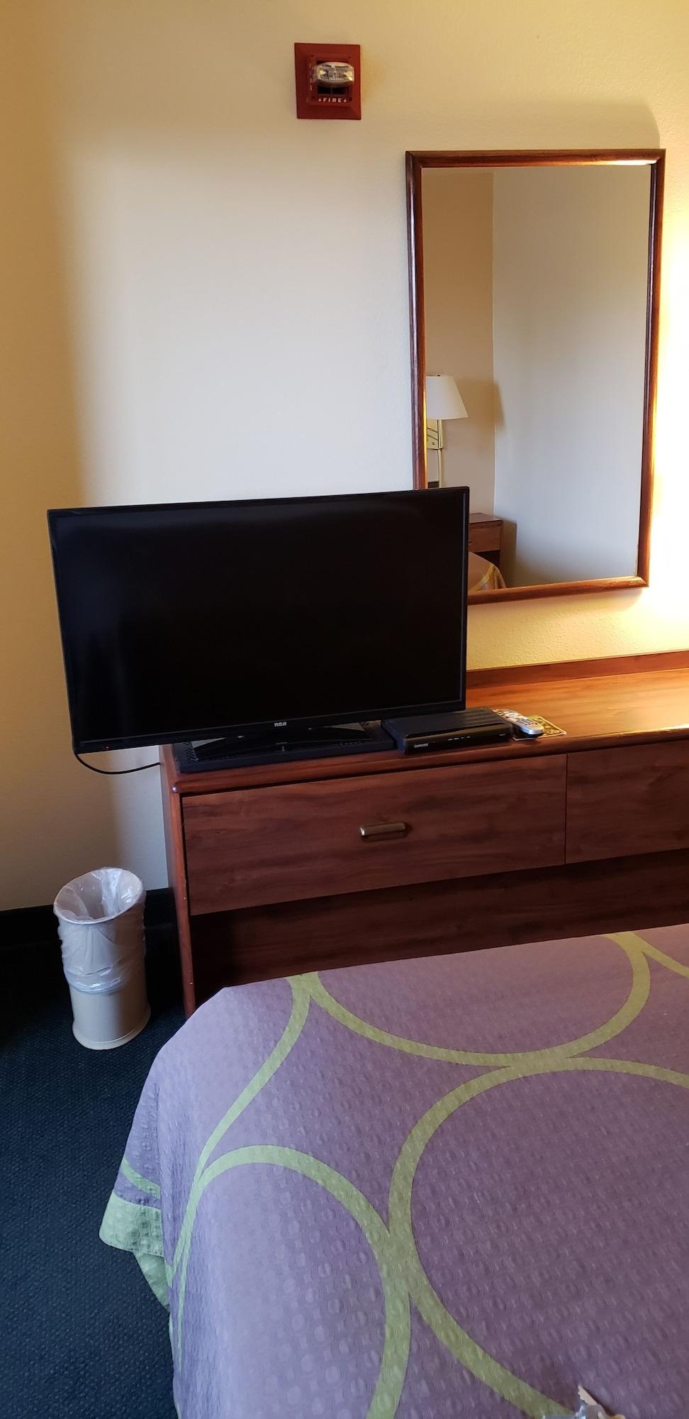Super 8 By Wyndham Windsor Hotel Bagian luar foto