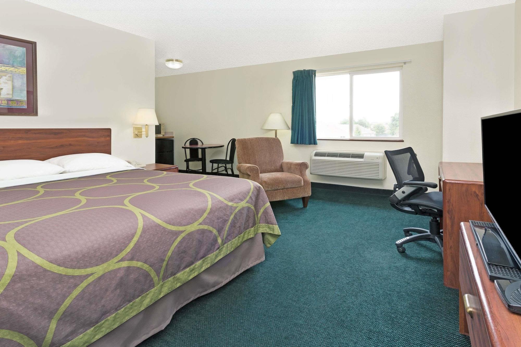 Super 8 By Wyndham Windsor Hotel Bagian luar foto