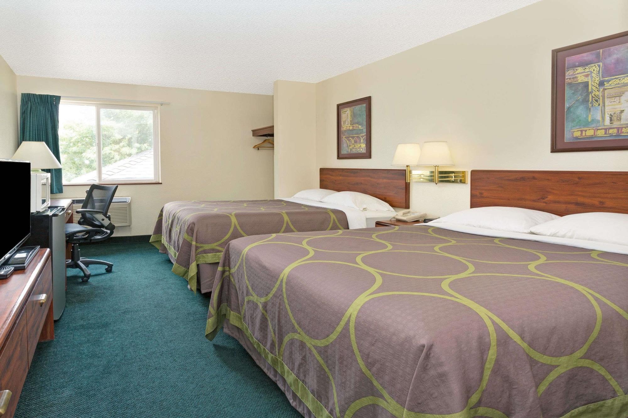 Super 8 By Wyndham Windsor Hotel Bagian luar foto