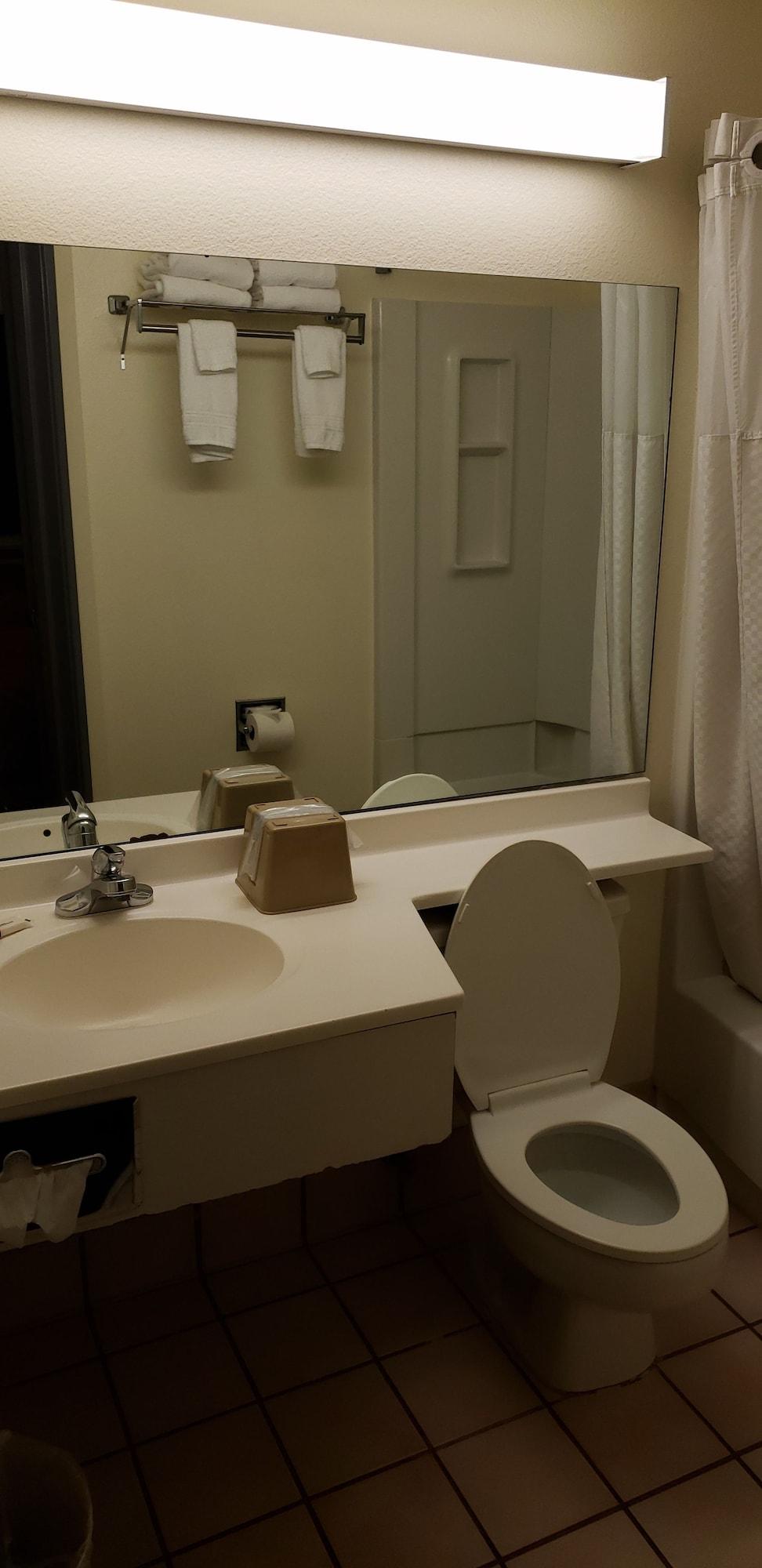 Super 8 By Wyndham Windsor Hotel Bagian luar foto