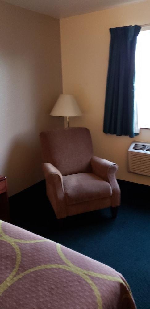 Super 8 By Wyndham Windsor Hotel Bagian luar foto